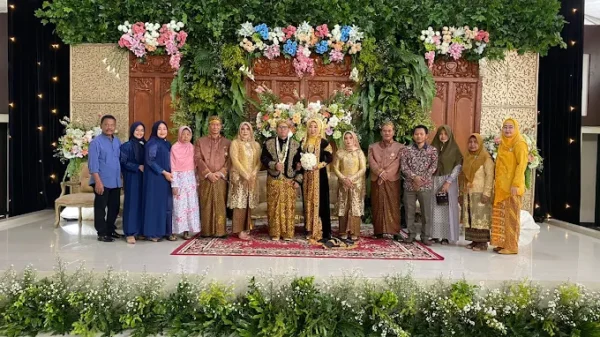 Paket Wedding di Menzikon Aula Manunggal - Gambar 5