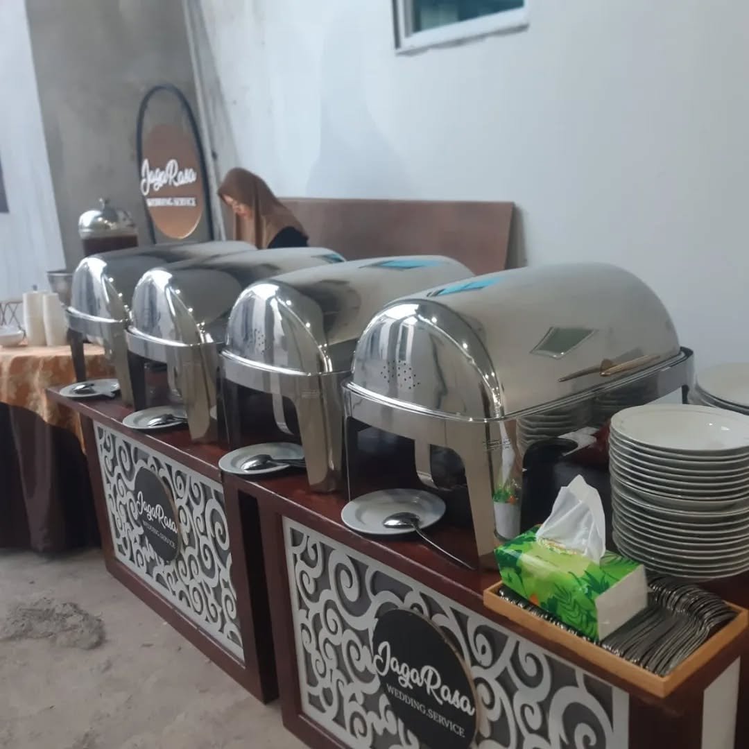 Buka Puasa Bersama Staf Proyek Emerald Mansion di Proyek Emerald Mansion Lidah Kulon Surabaya