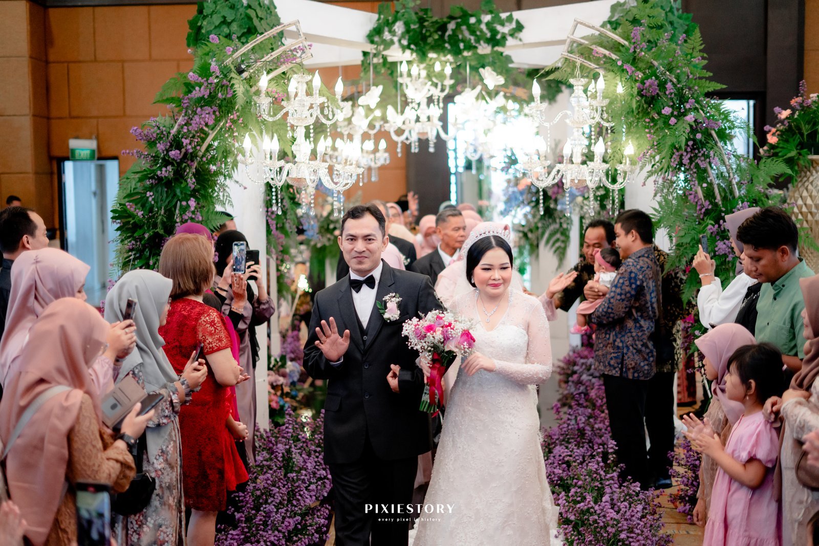 Wedding Ridwan & Henny di Ballroom The Vida Ballroom Kebon Jeruk Jakarta Barat