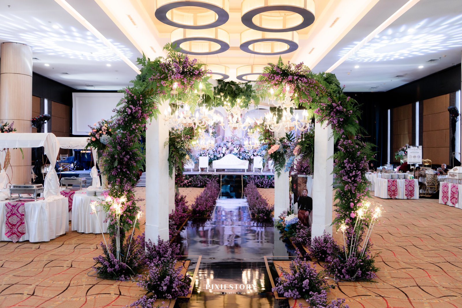 Wedding Ridwan & Henny di Ballroom The Vida Ballroom Kebon Jeruk Jakarta Barat