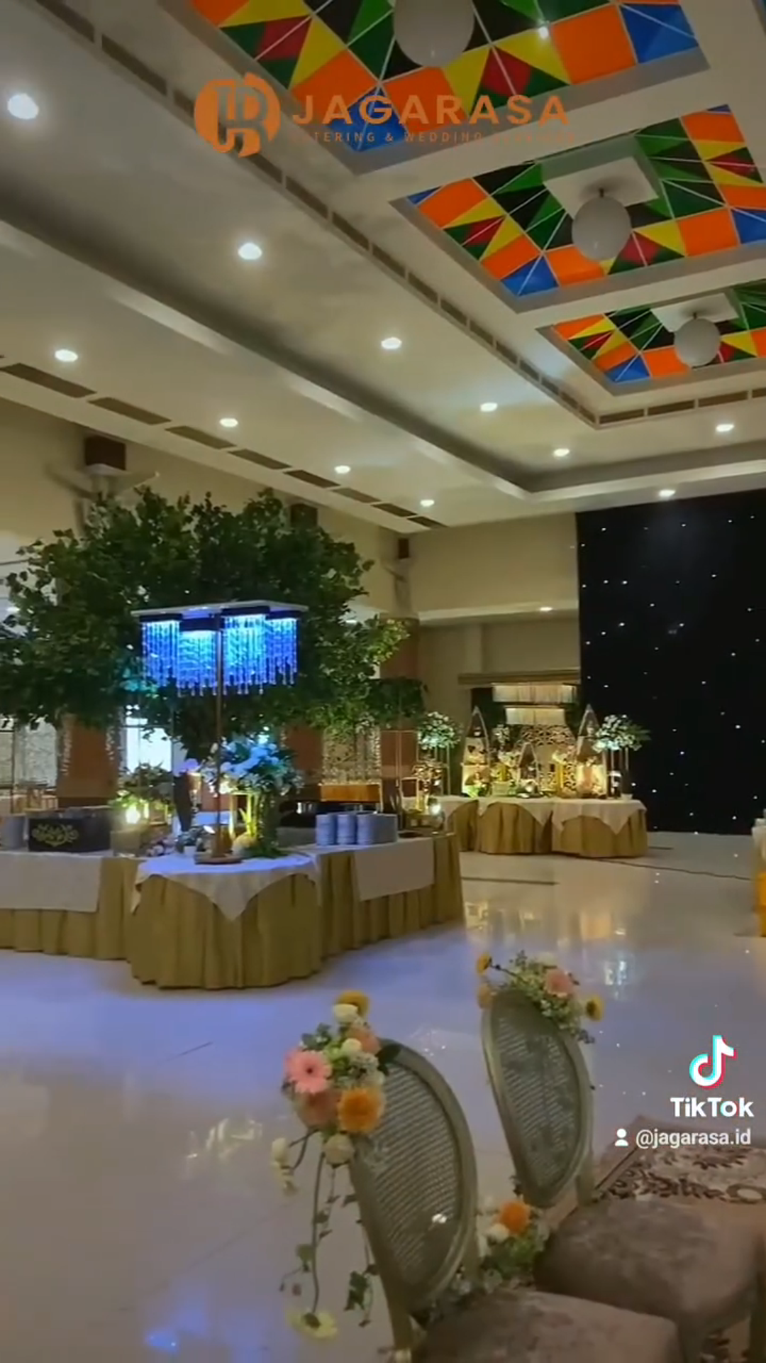 Wedding Hasan & Via di Gedung Graha YKP Surabaya