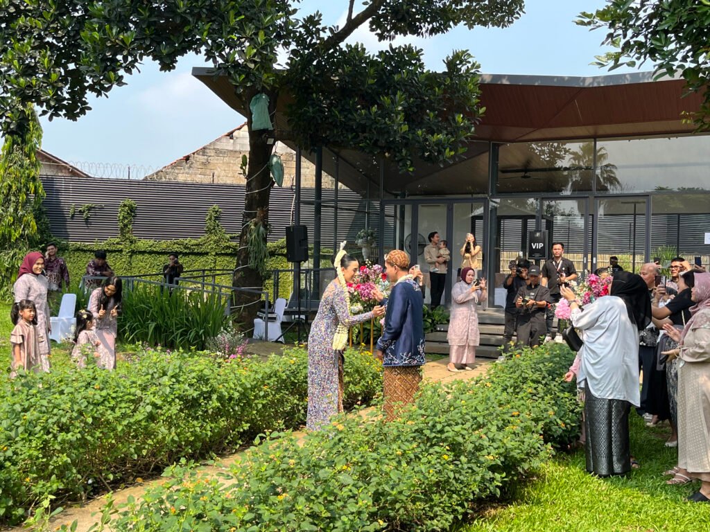 intimate wedding outdoor